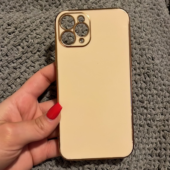 iPhone 11 Pro Phone Case Bundle - Picture 13 of 16